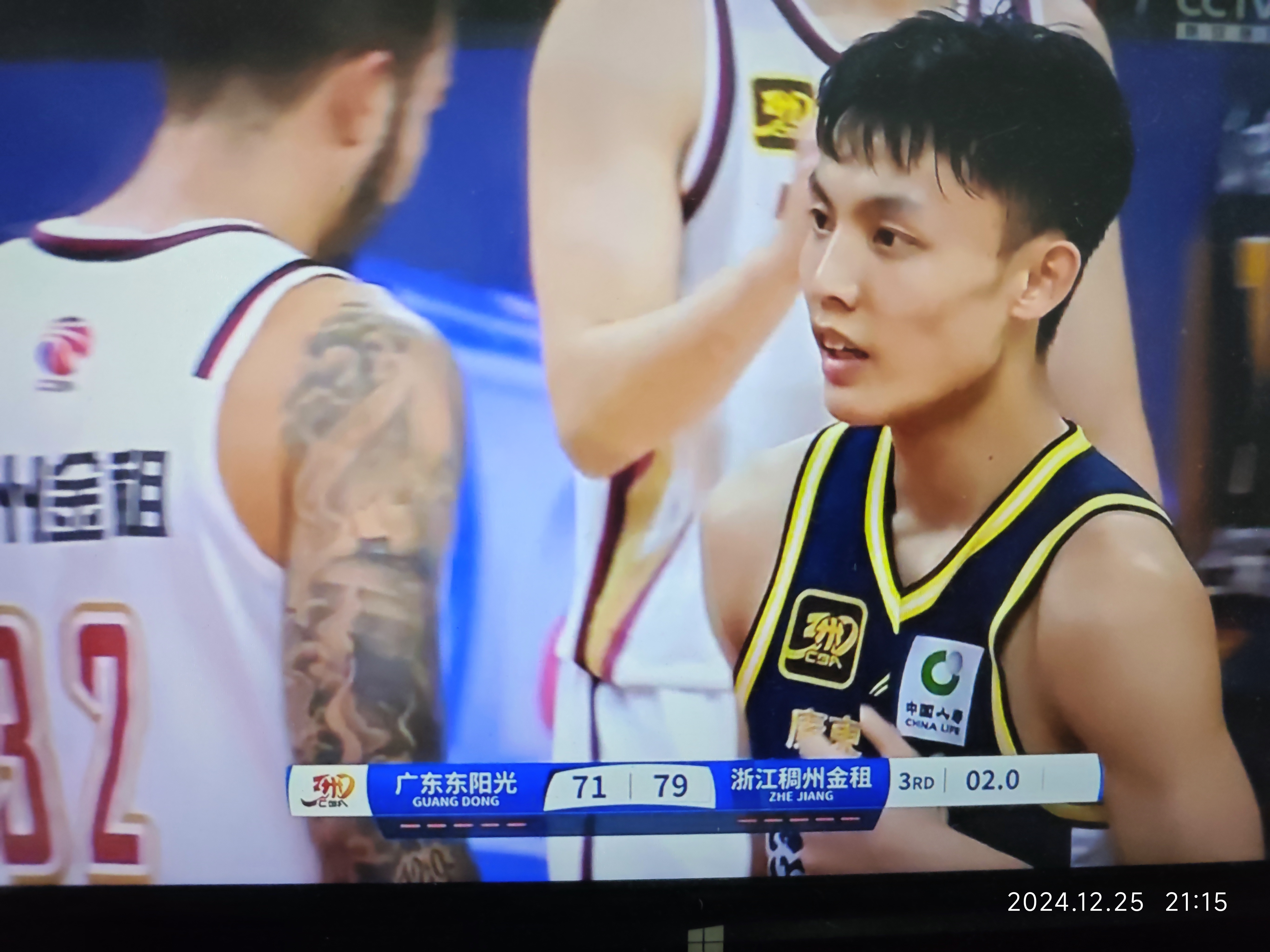 爱游戏平台冲刺阶段体能课后，里昂状态回暖备战CBA常规赛，气氛紧张，资深球员宣示担当的简单介绍